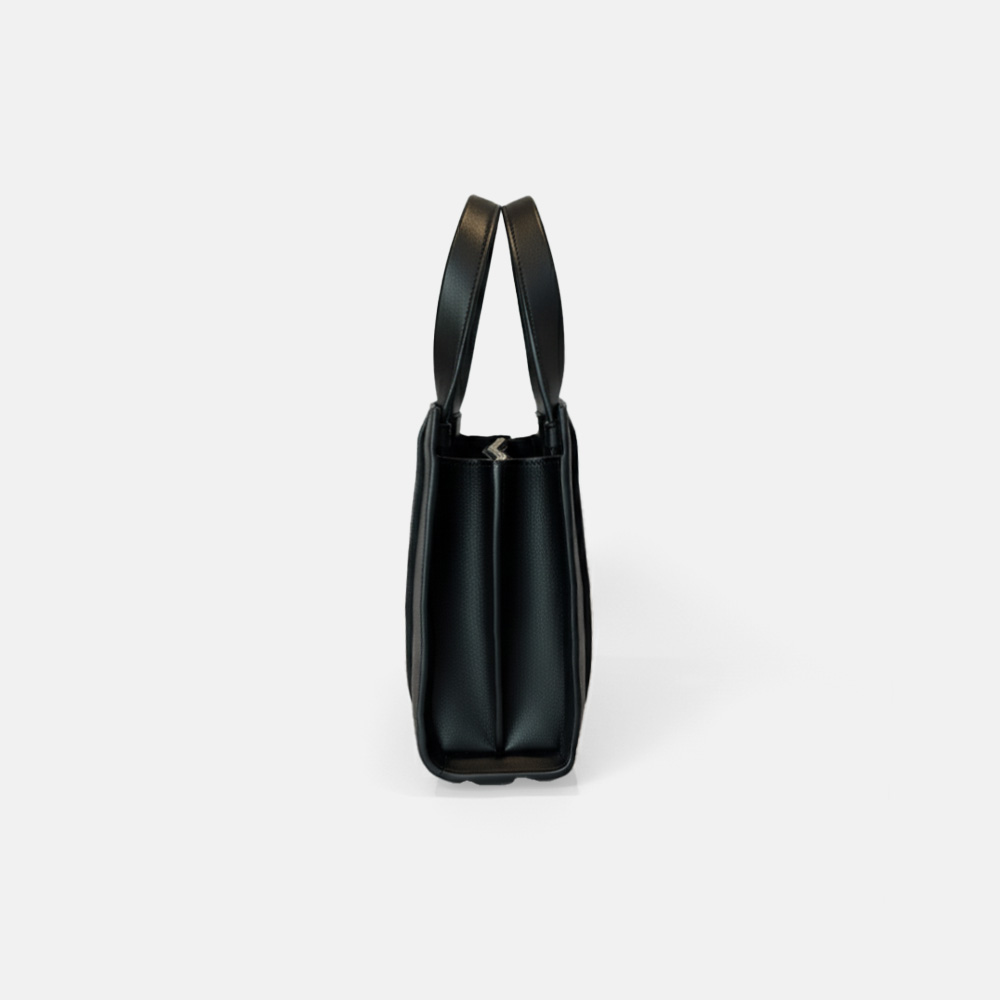 Super Flea Market+Max Mara+Small black leather bag+Toni Garrn2 (1)